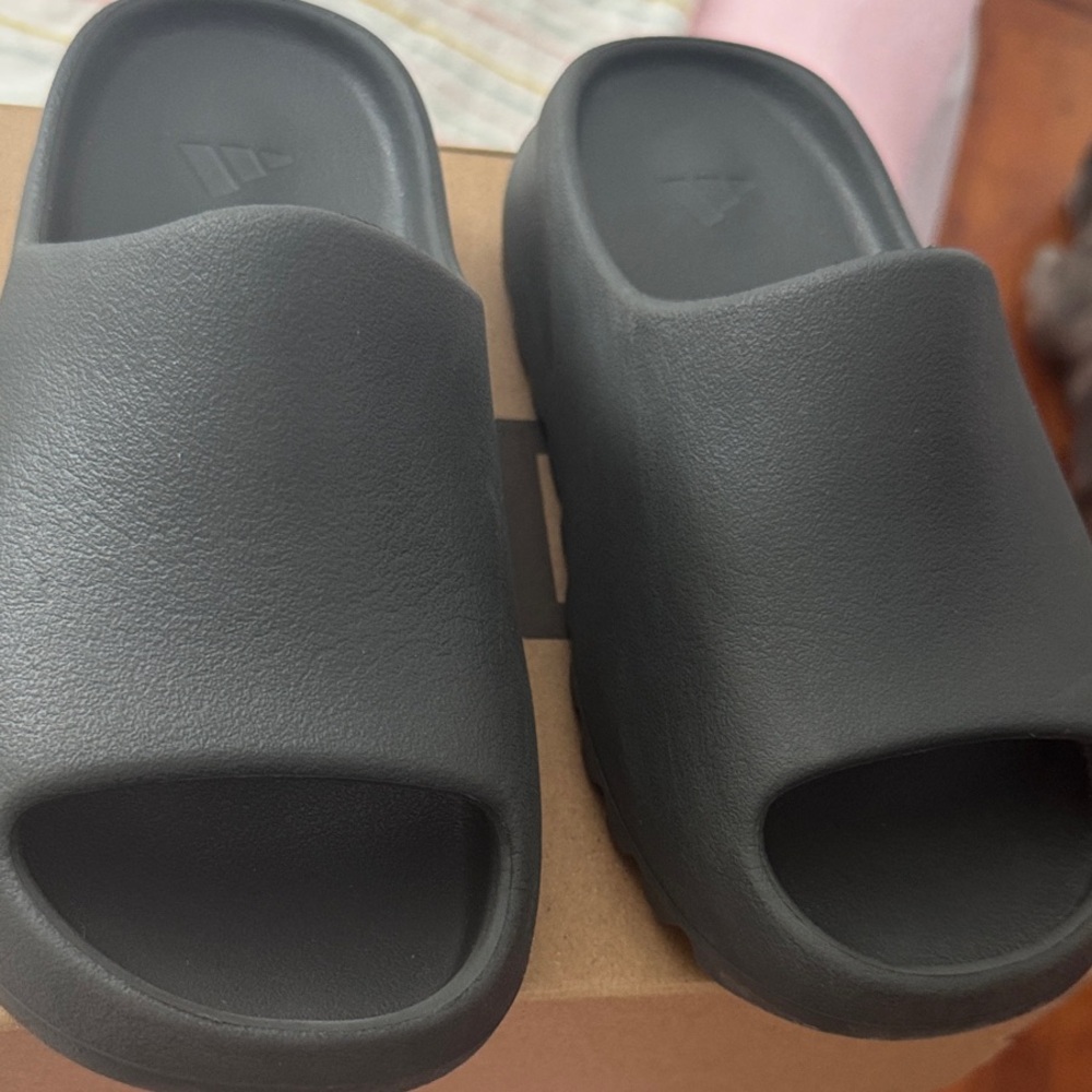 Yeezy Slide Kids (dark onyx )